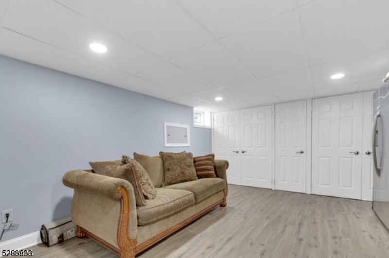 60 Ivy Pl Property Photo 45