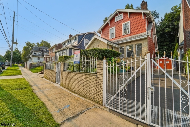 406 3rd Ave W Property Photo 2