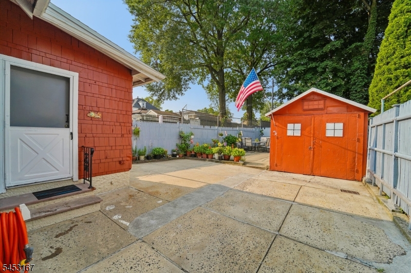 406 3rd Ave W Property Photo 31