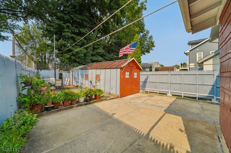 406 3rd Ave W Property Photo 32