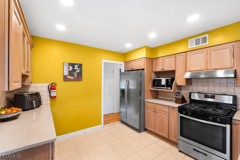 1 Mary Ave Property Photo 6