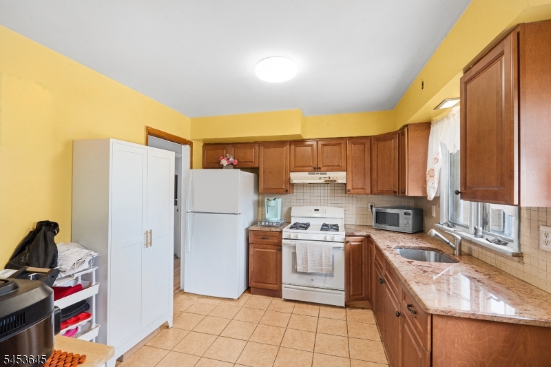 1 Mary Ave Property Photo 15