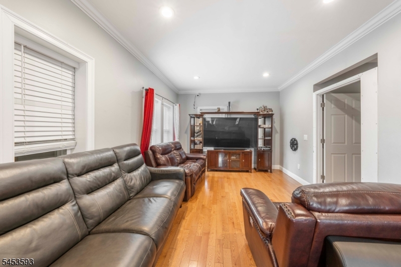 300 Ridge St Property Photo 6