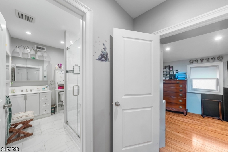 300 Ridge St Property Photo 10