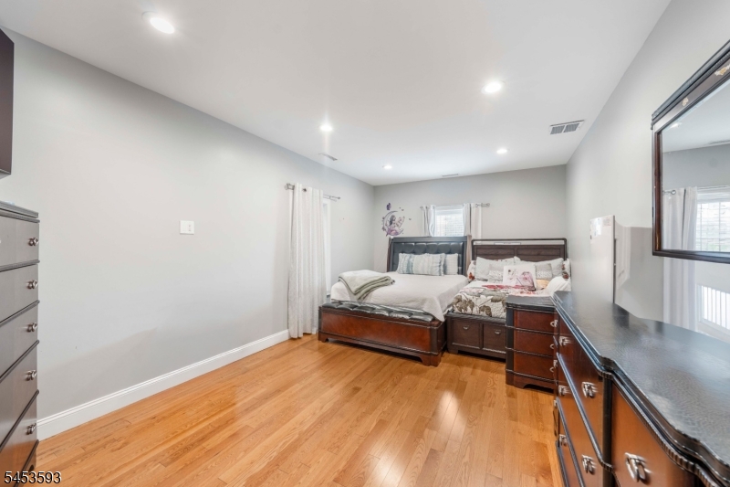 300 Ridge St Property Photo 12