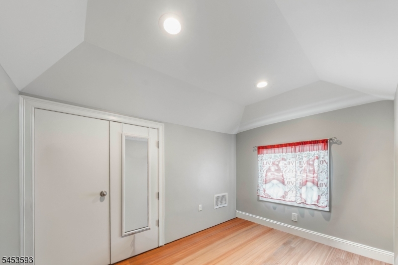 300 Ridge St Property Photo 19