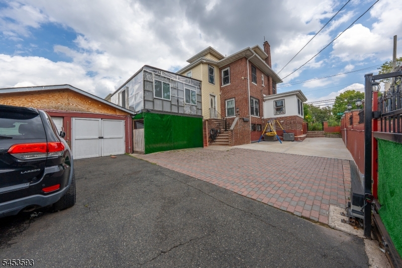 300 Ridge St Property Photo 26