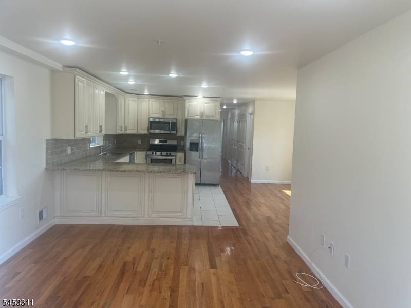 800 Bergen St Property Photo 2