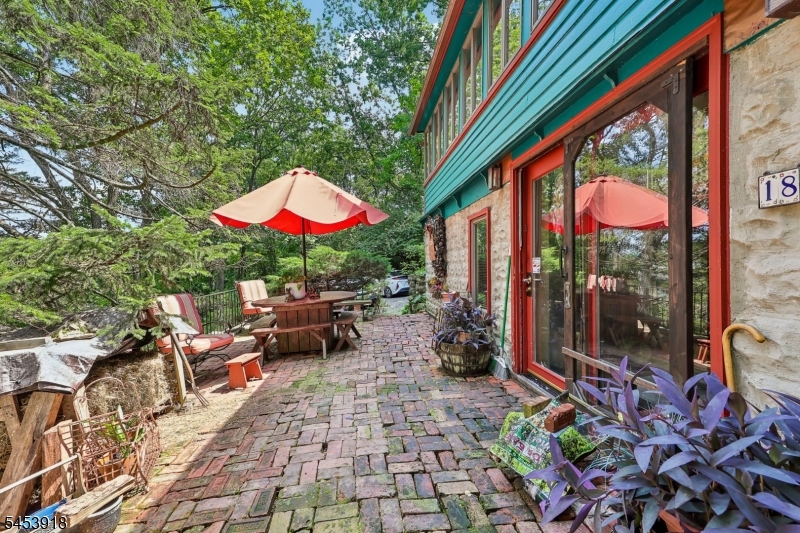 Nakomis Path Property Photo 28