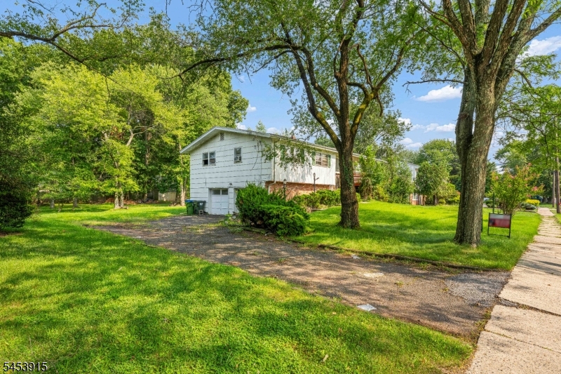 454 Plainfield Rd Property Photo 1