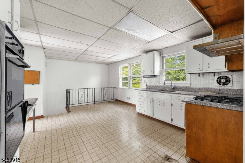 454 Plainfield Rd Property Photo 4