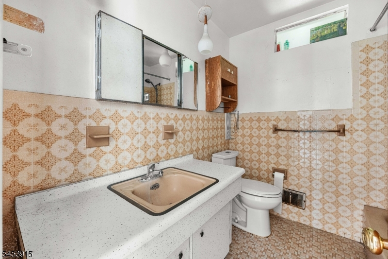 454 Plainfield Rd Property Photo 14