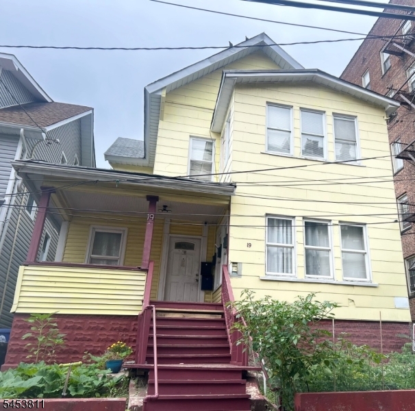 19 38th St Property Photo 1