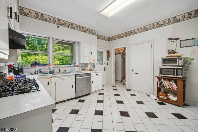 231 Exeter Way Property Photo 14