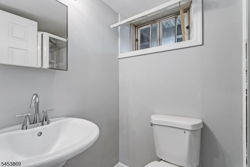 155 Broughton Ave Property Photo 11