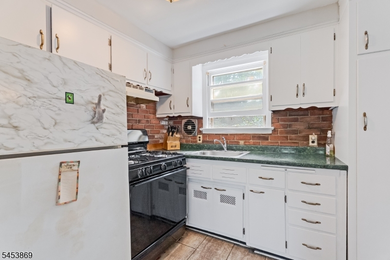 155 Broughton Ave Property Photo 18