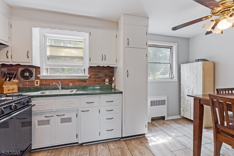 155 Broughton Ave Property Photo 19