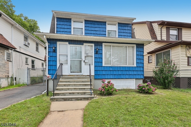 164 Freeman Ave Property Photo 1