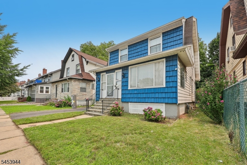 164 Freeman Ave Property Photo 3