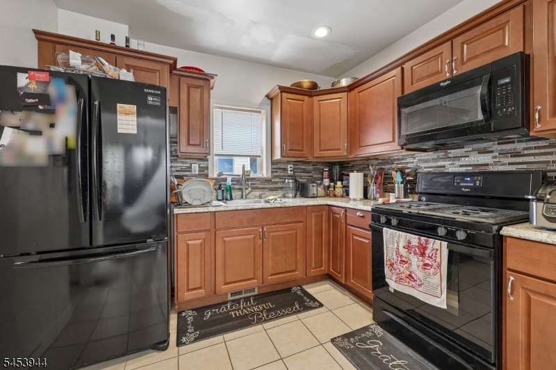 164 Freeman Ave Property Photo 11