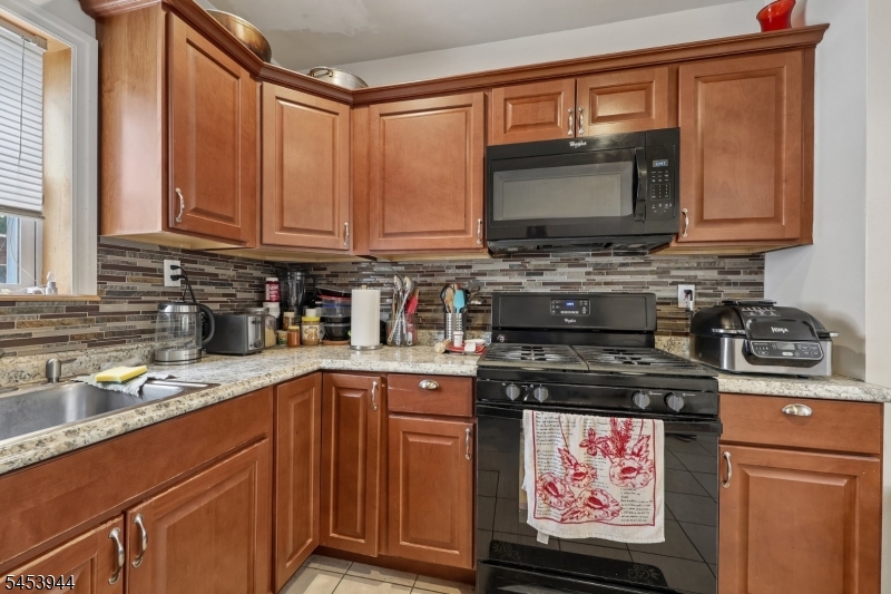 164 Freeman Ave Property Photo 12