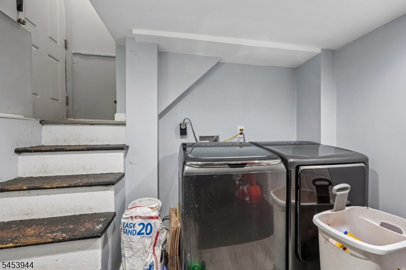 164 Freeman Ave Property Photo 28