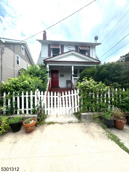 872 Lyons Ave Property Photo 1