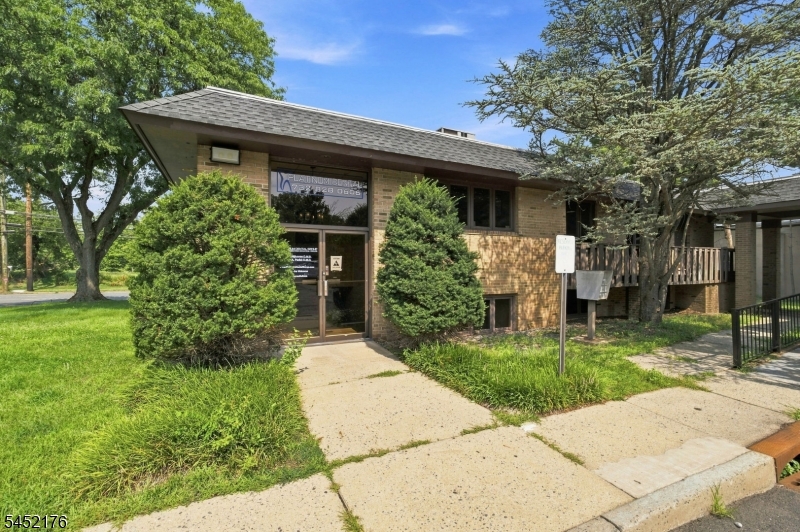 636 Easton Ave Property Photo 1