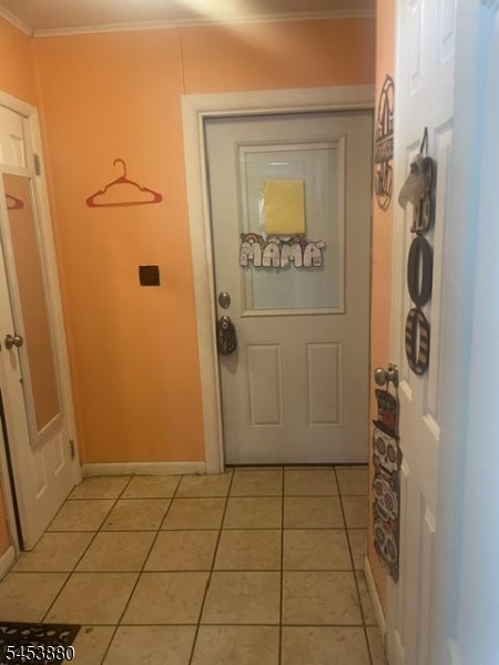 84 E Laurel St Property Photo 9