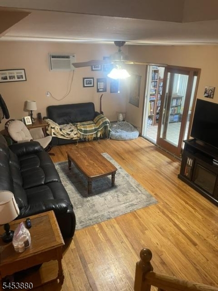 84 E Laurel St Property Photo 25