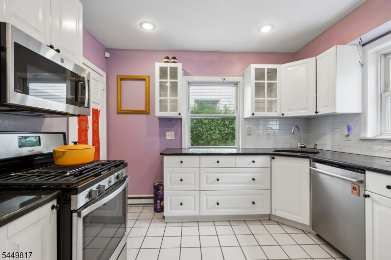2 Elsman Ter Property Photo 10
