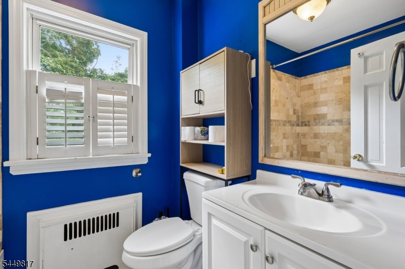 2 Elsman Ter Property Photo 16