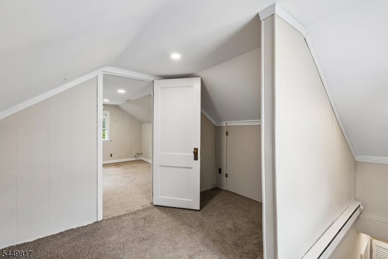 2 Elsman Ter Property Photo 18