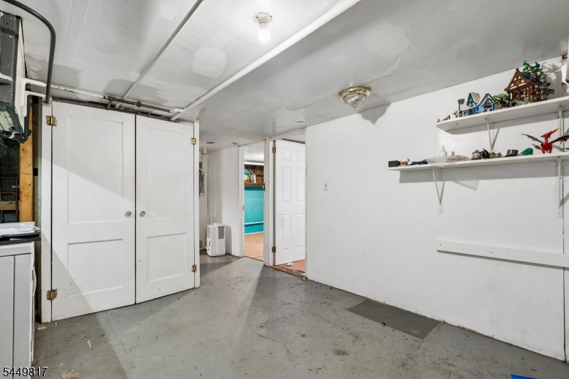 2 Elsman Ter Property Photo 23
