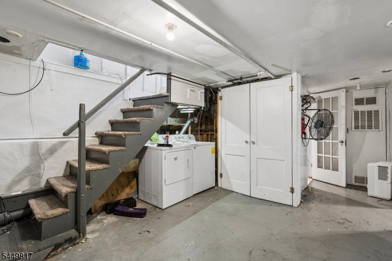 2 Elsman Ter Property Photo 24