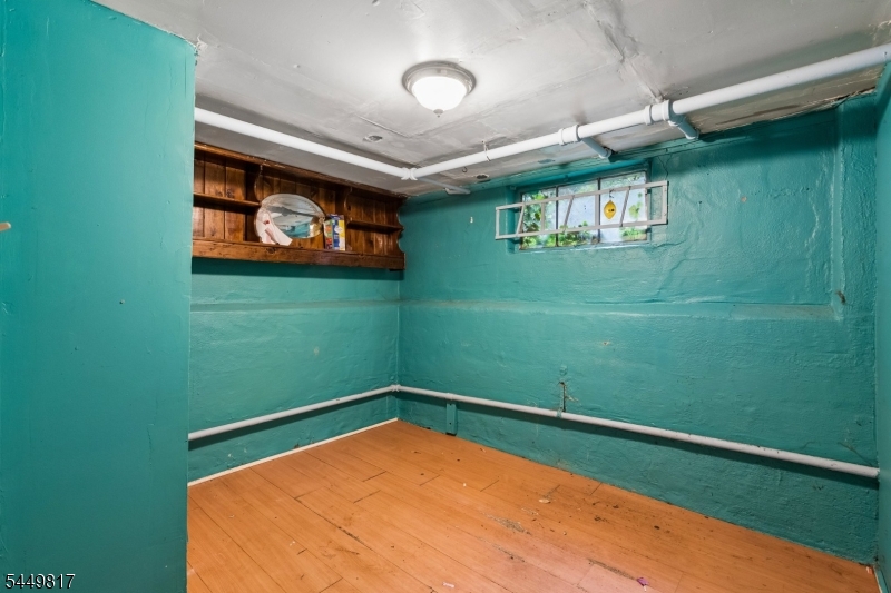 2 Elsman Ter Property Photo 25