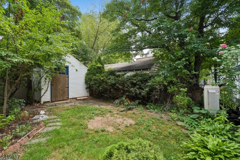 2 Elsman Ter Property Photo 27