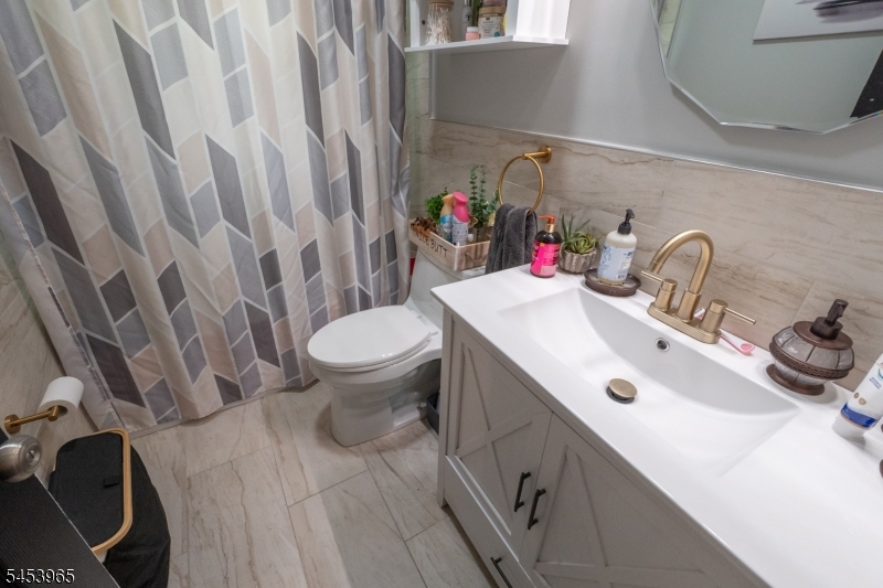 23 C St Property Photo 13
