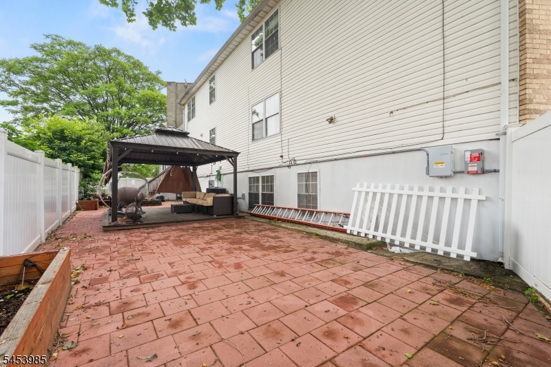 640 Riverside Ave Property Photo 23