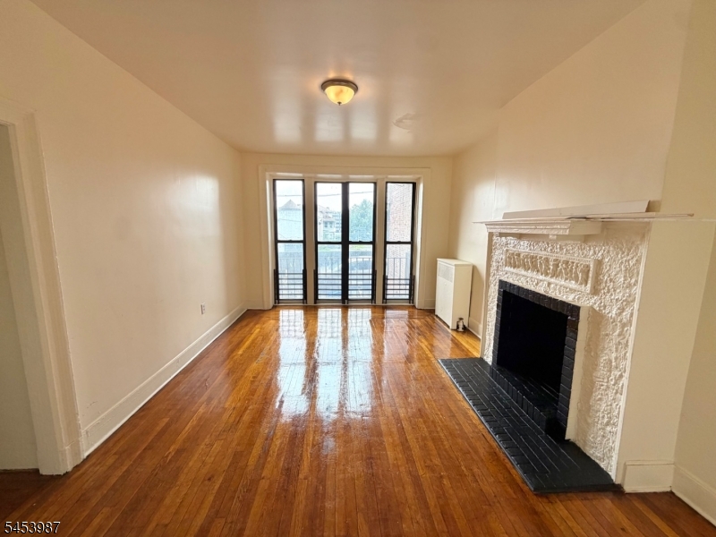 94 S Munn Ave 7 Property Photo 1