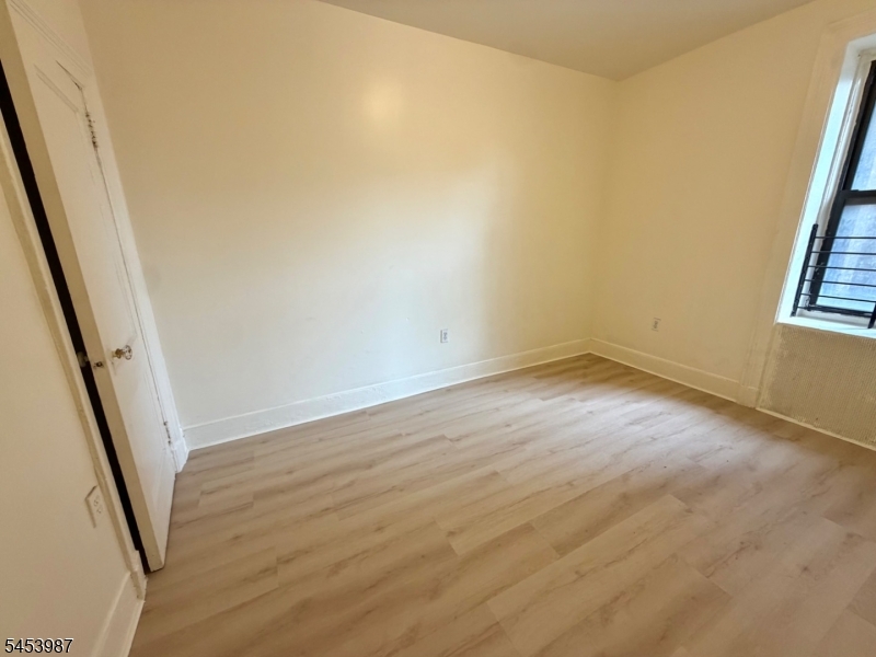 94 S Munn Ave 7 Property Photo 3