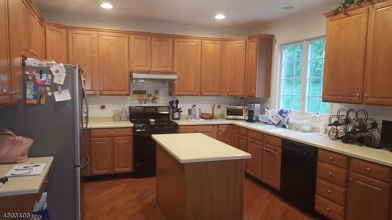 64 Ramapo Drive Property Photo 8