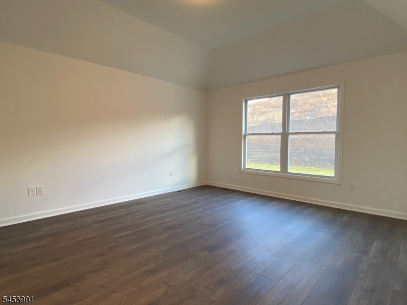 22 Woodcott Dr Property Photo 11