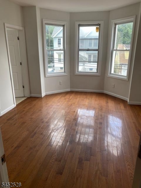 142 Abinger Pl Property Photo 1