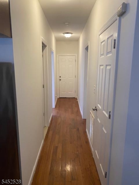 142 Abinger Pl Property Photo 4