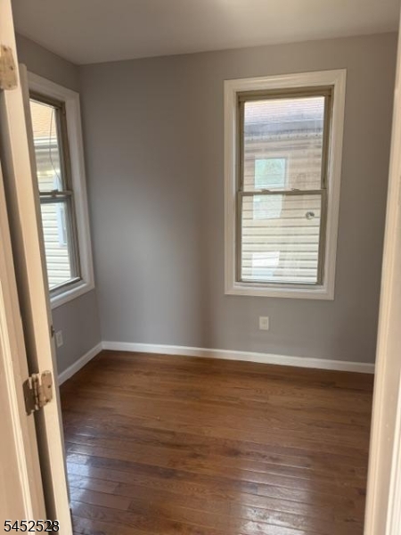 142 Abinger Pl Property Photo 5