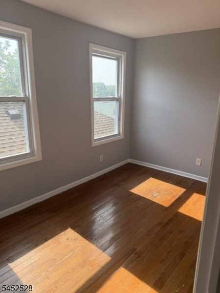 142 Abinger Pl Property Photo 6