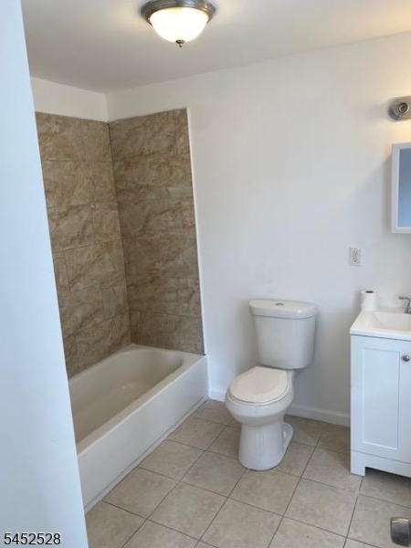 142 Abinger Pl Property Photo 9