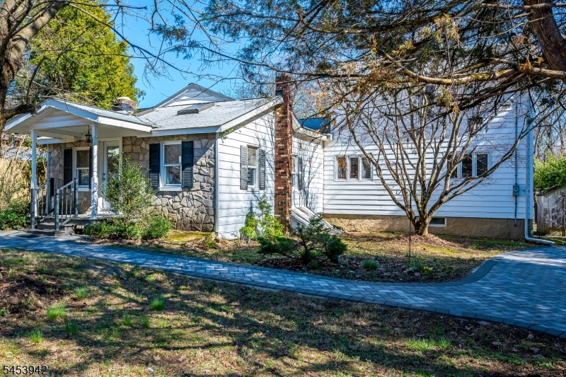 16 Skytop Rd Property Photo 1