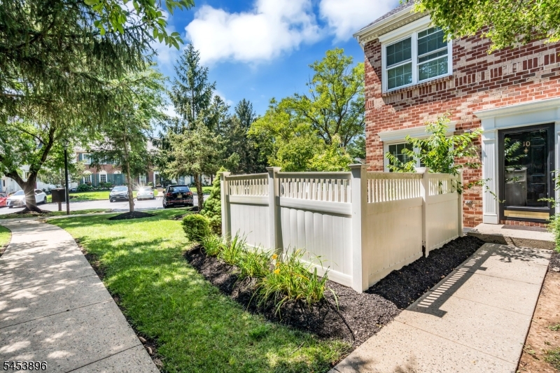 10 Brighton Way Property Photo 2